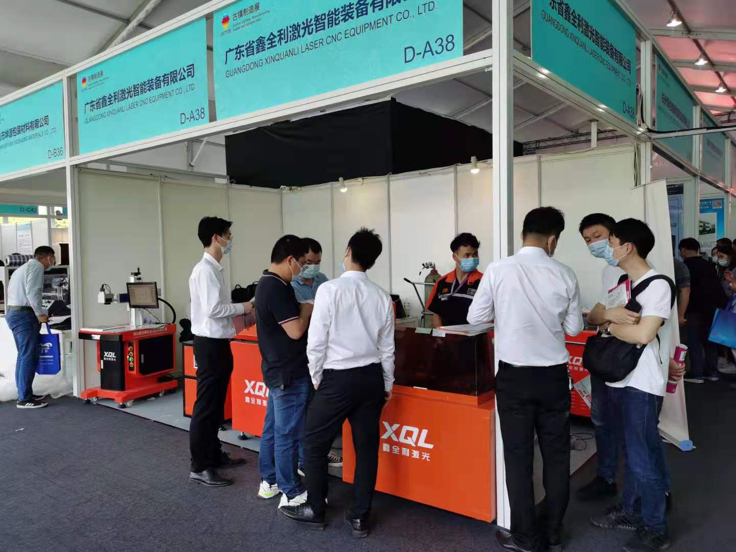 古镇灯博会开展第2天精彩速递：威尼斯welcome登录入口D-A38展位人气爆棚，惊喜不断！